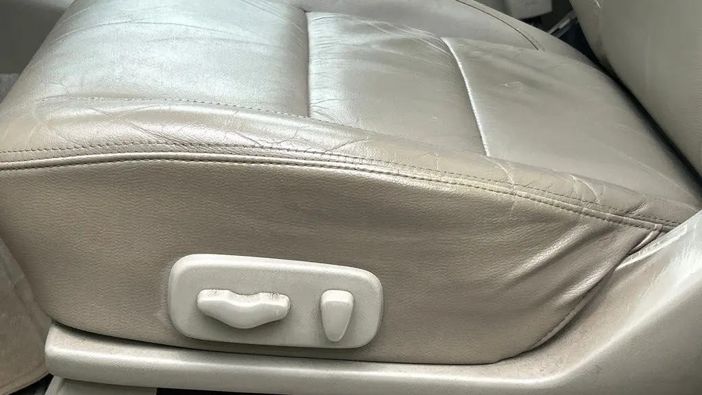 2001 INFINITI QX4 Base