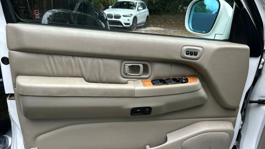 2001 INFINITI QX4 Base