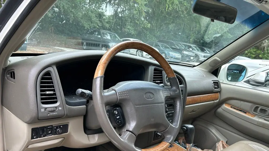 2001 INFINITI QX4 Base