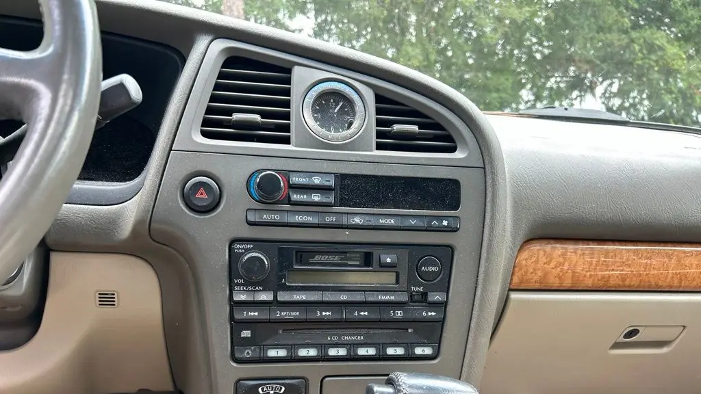2001 INFINITI QX4 Base