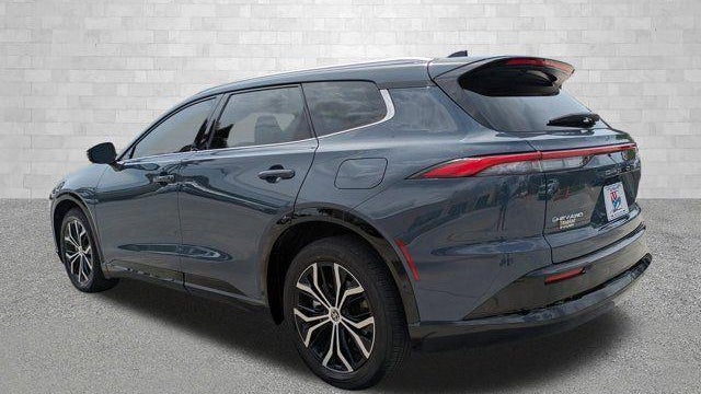2025 Toyota Crown Signia XLE