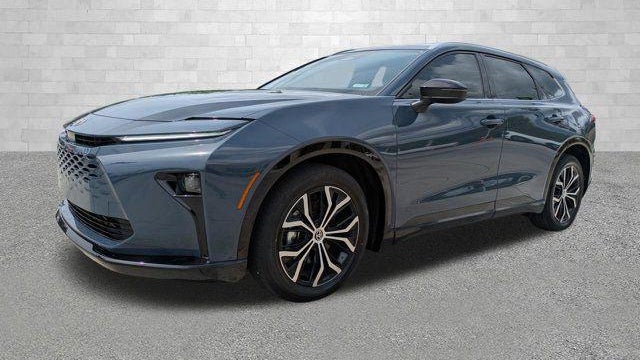 2025 Toyota Crown Signia XLE