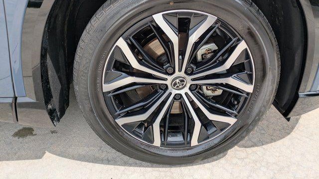 2025 Toyota Crown Signia XLE