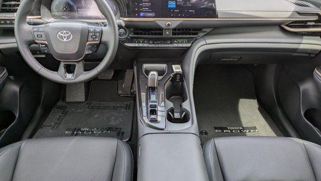 2025 Toyota Crown Signia XLE