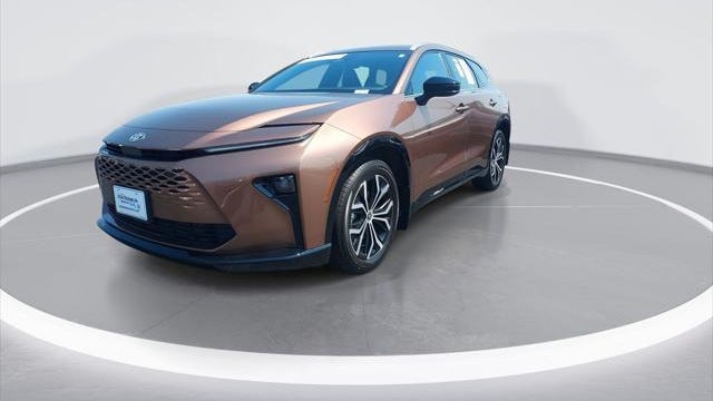 2025 Toyota Crown Signia XLE