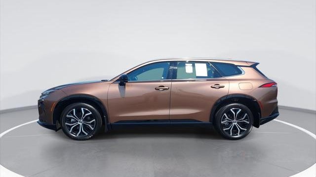 2025 Toyota Crown Signia XLE