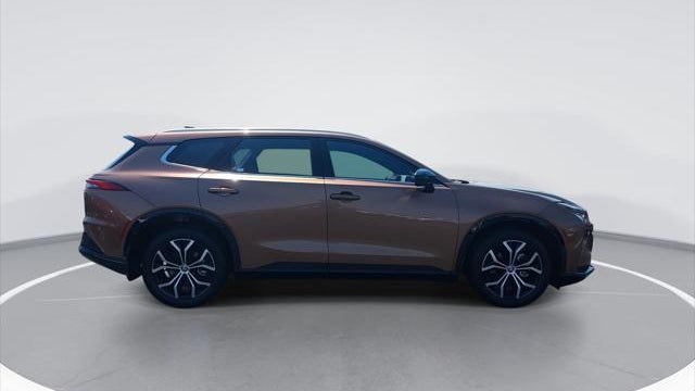 2025 Toyota Crown Signia XLE