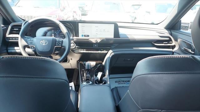 2025 Toyota Crown Signia XLE