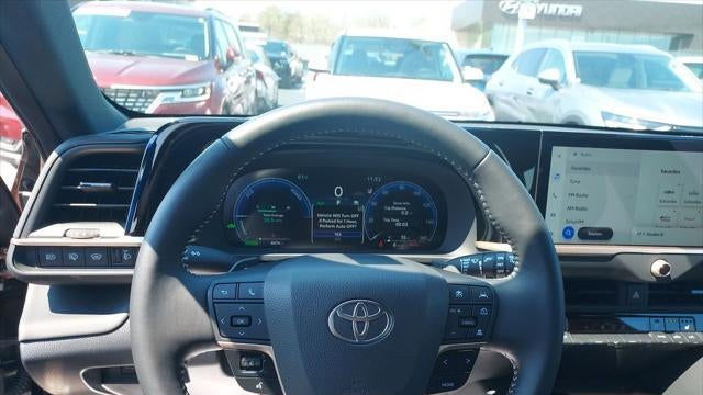 2025 Toyota Crown Signia XLE
