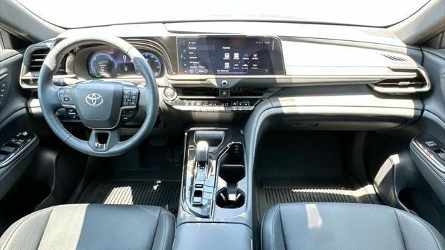 2025 Toyota Crown Signia XLE