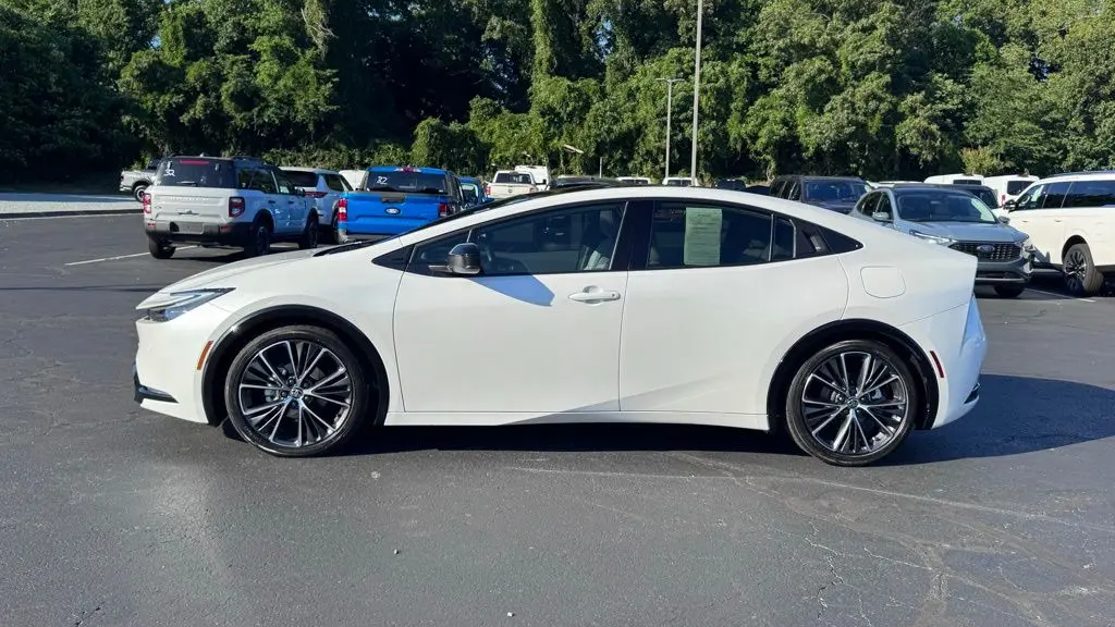 2024 Toyota Prius LE