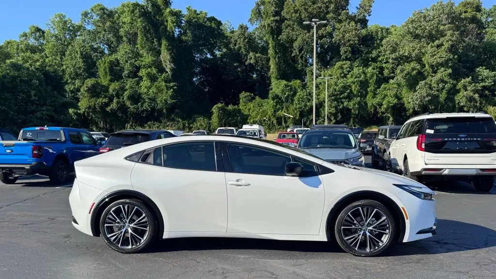 2024 Toyota Prius LE