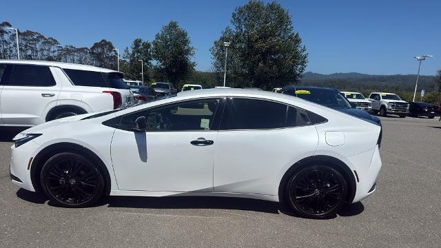 2025 Toyota Prius LE