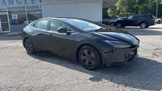 2025 Toyota Prius LE