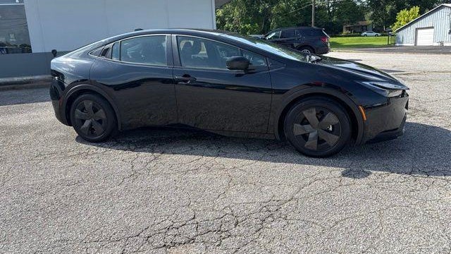 2025 Toyota Prius LE