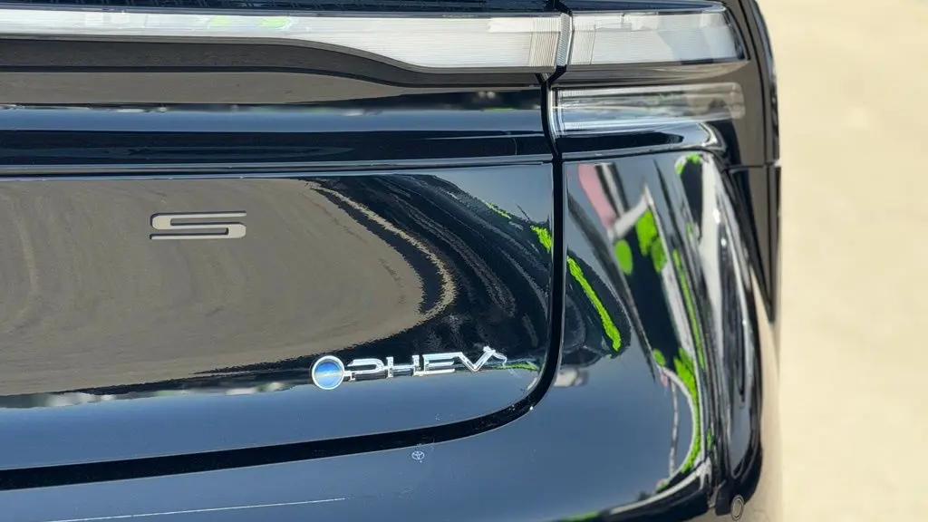 2026 Toyota Prius Plug-in Hybrid SE