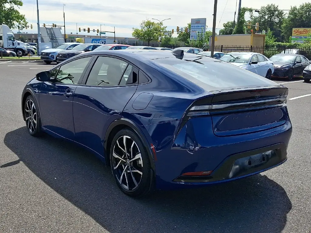 2024 Toyota Prius - $32,900