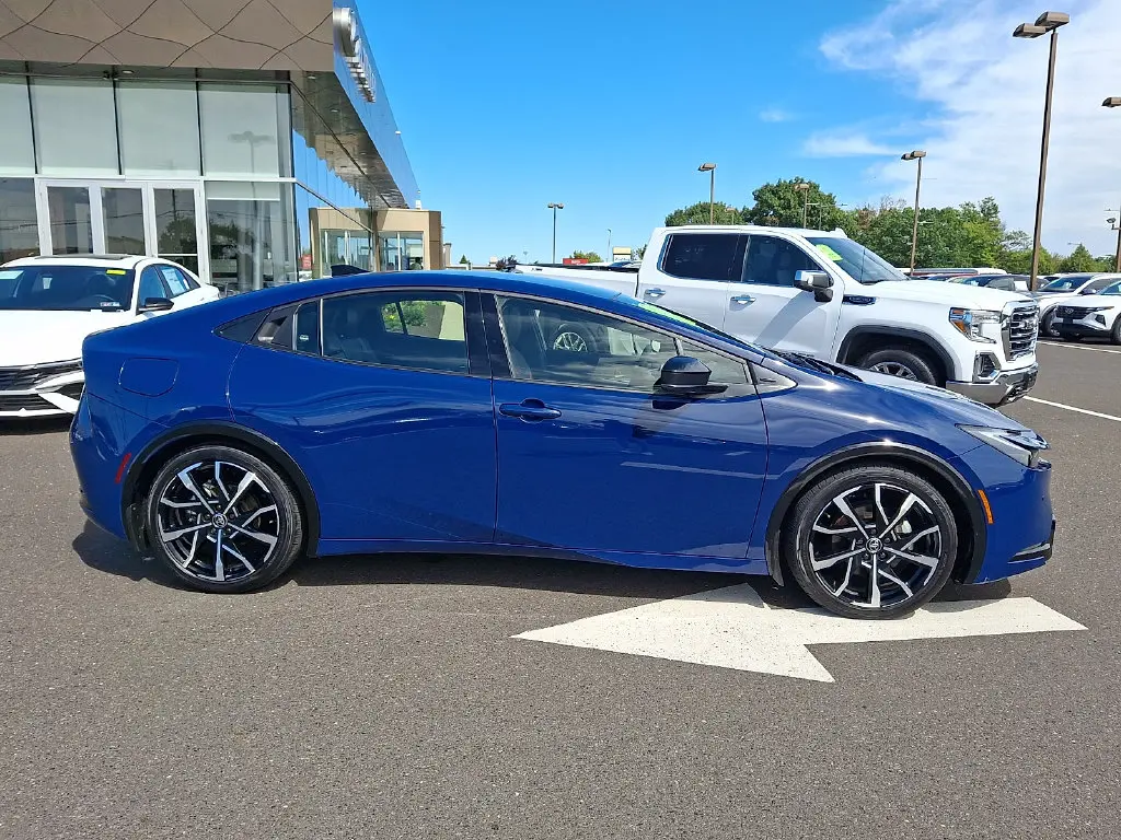 2024 Toyota Prius - $32,900