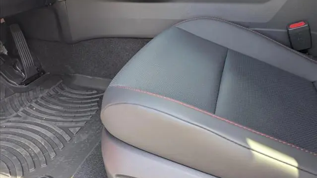 2025 Toyota Prius Plug-in Hybrid SE
