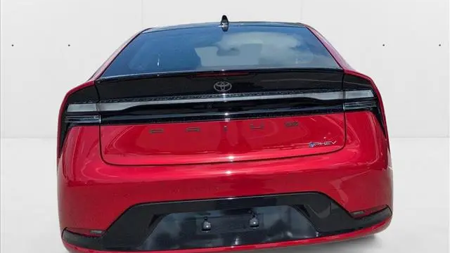 2025 Toyota Prius Plug-in Hybrid SE