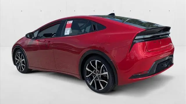 2025 Toyota Prius Plug-in Hybrid SE