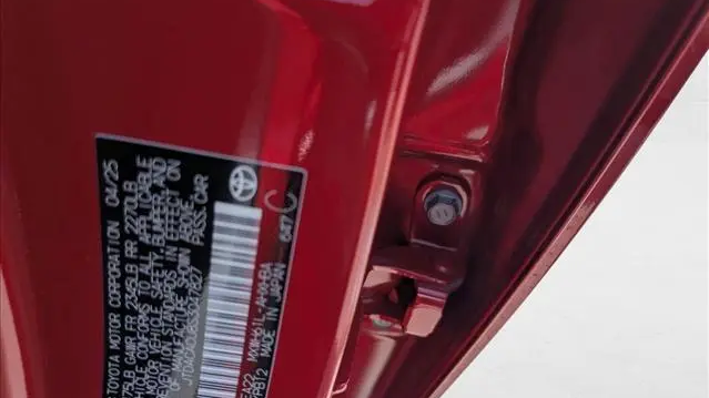 2025 Toyota Prius Plug-in Hybrid SE