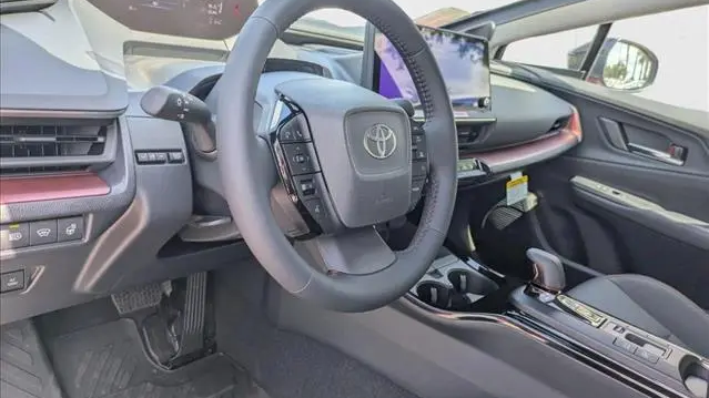 2025 Toyota Prius Plug-in Hybrid SE