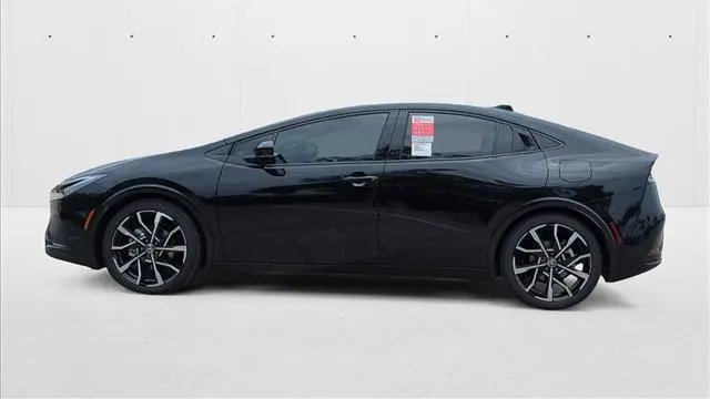 2025 Toyota Prius Plug-in Hybrid SE