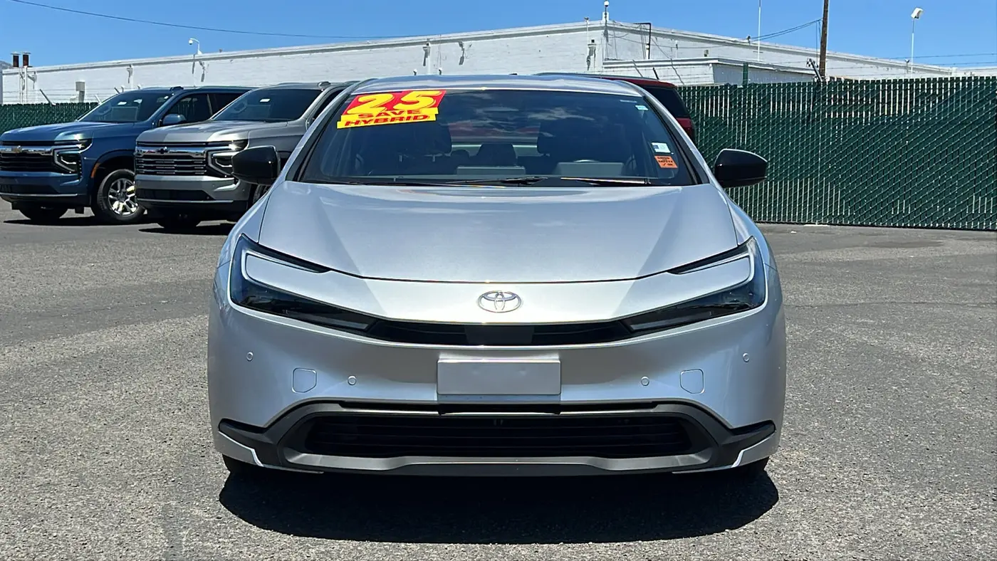 2025 Toyota Prius LE