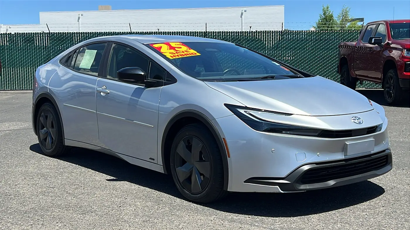 2025 Toyota Prius LE