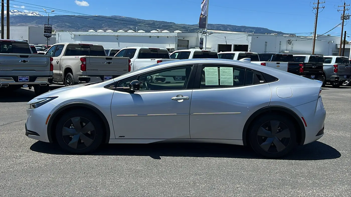 2025 Toyota Prius LE