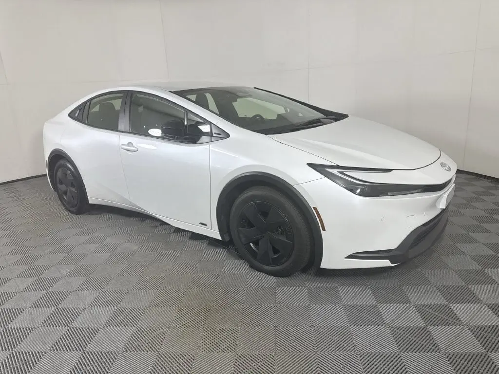 2025 Toyota Prius - $33,585