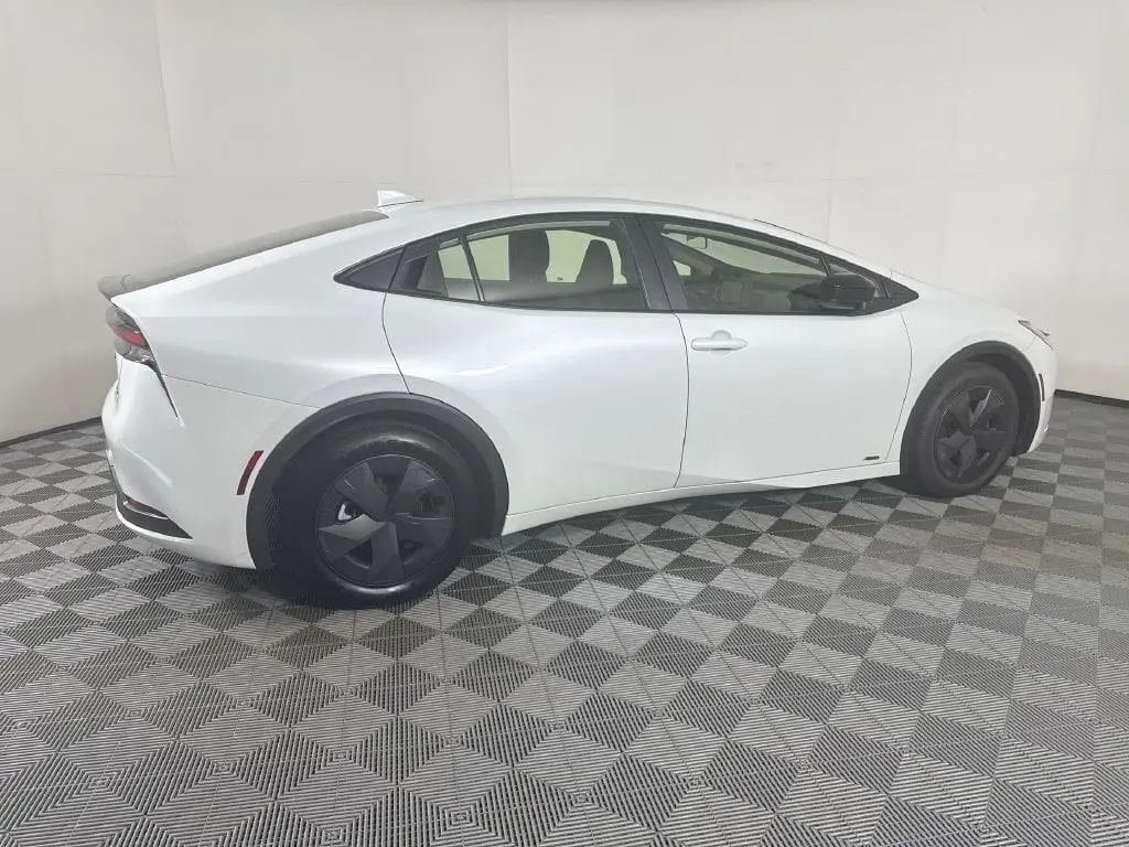 2025 Toyota Prius - $33,585