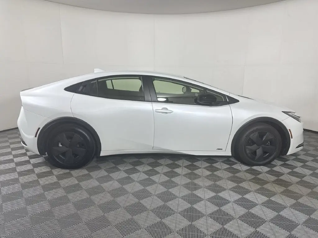 2025 Toyota Prius - $33,585