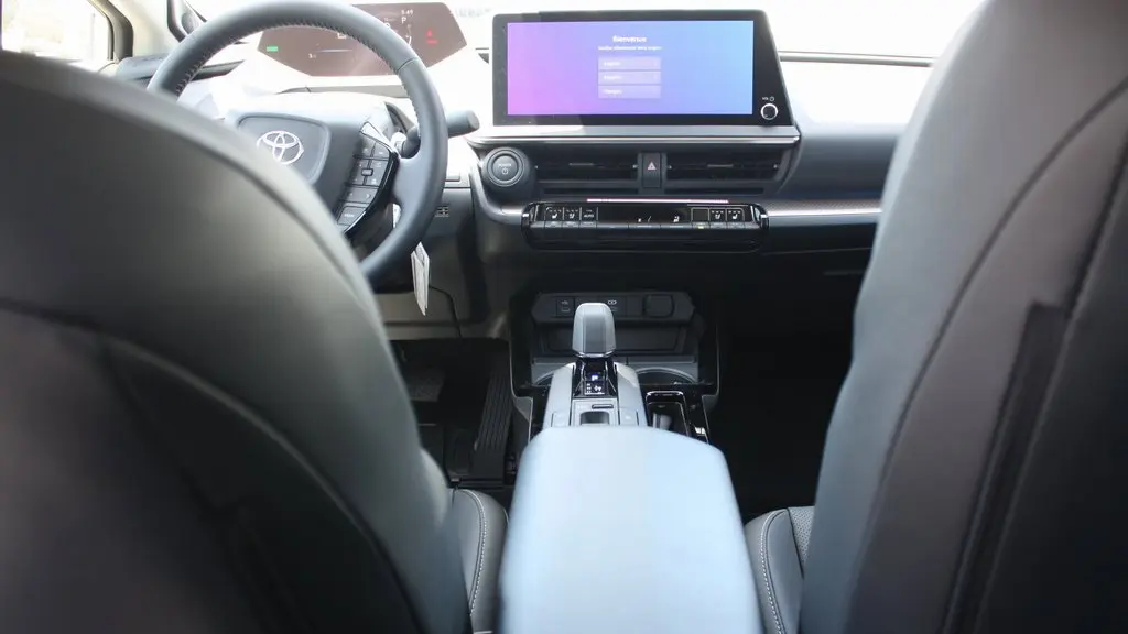 2025 Toyota Prius LE