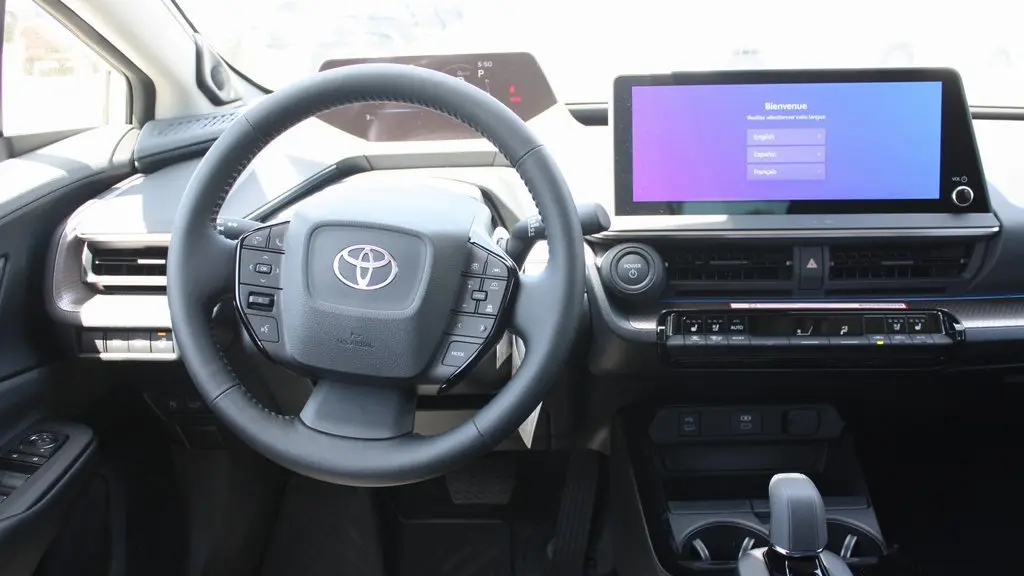 2025 Toyota Prius LE