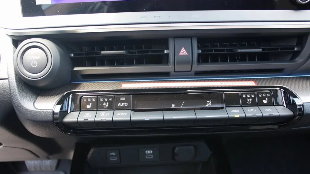 2025 Toyota Prius LE