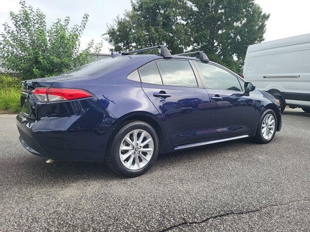 2020 Toyota Corolla LE — photo 1 of 3