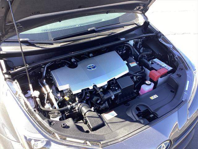 2022 Toyota Prius - $26,000