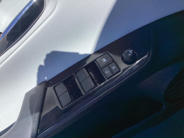 2022 Toyota Prius - $26,000