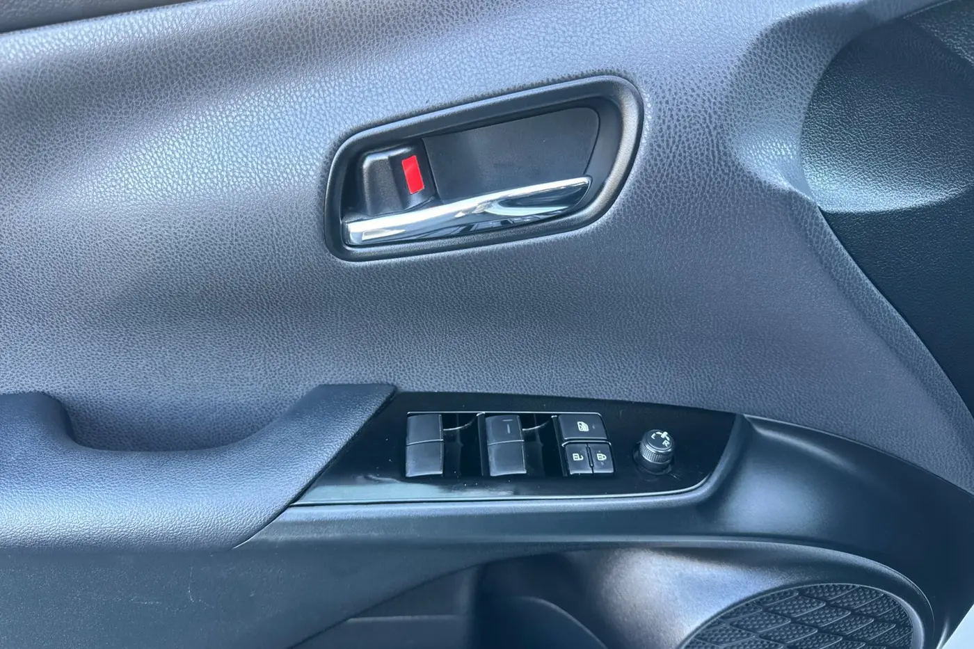 2022 Toyota Prius - $26,000