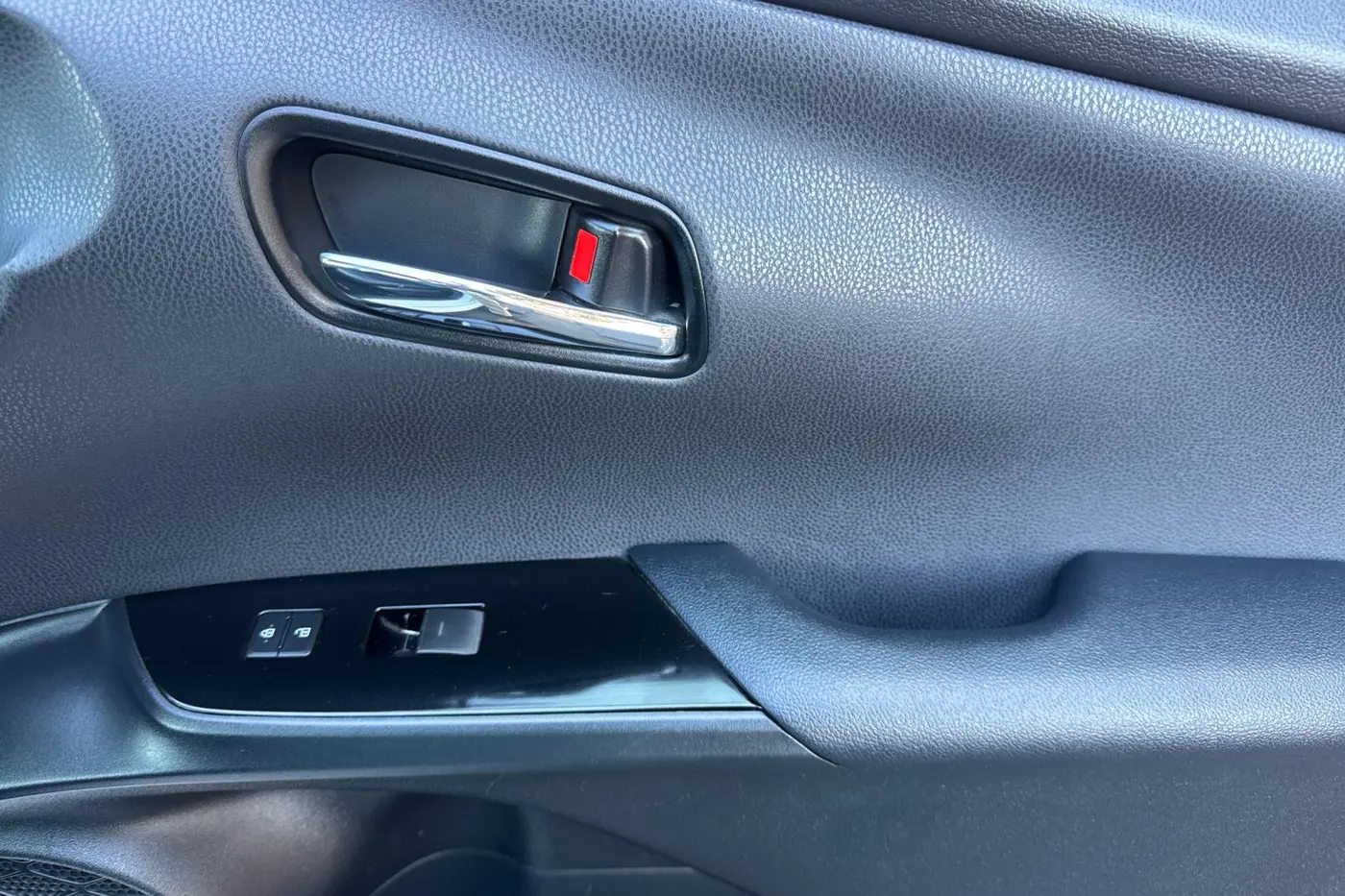 2022 Toyota Prius - $26,000
