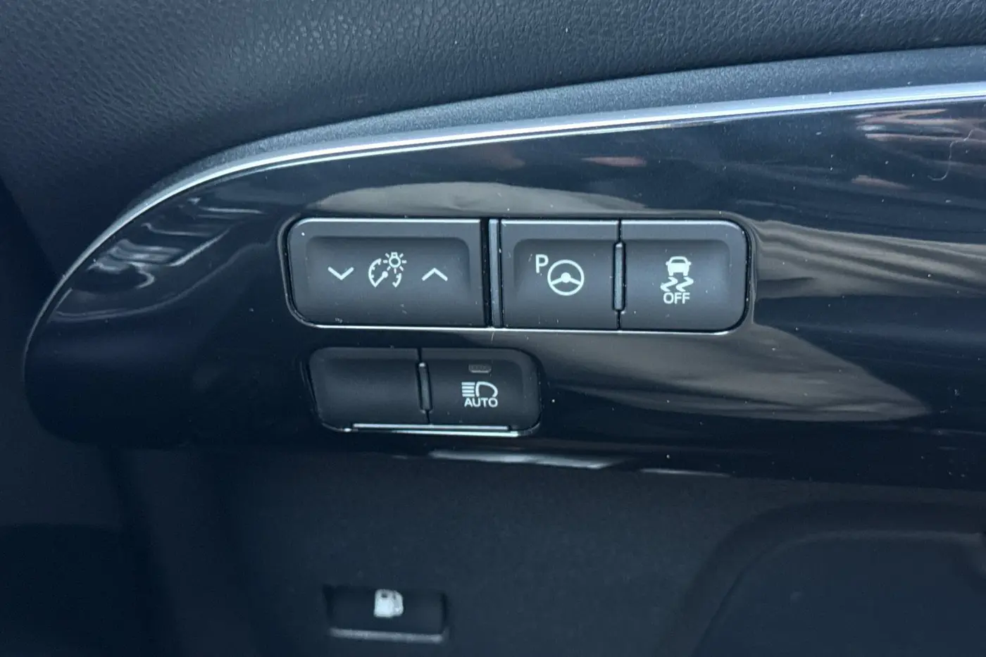 2022 Toyota Prius - $26,000