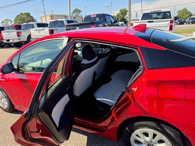 2022 Toyota Prius - $26,999