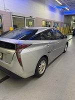 2016 Prius Thumbnail 4