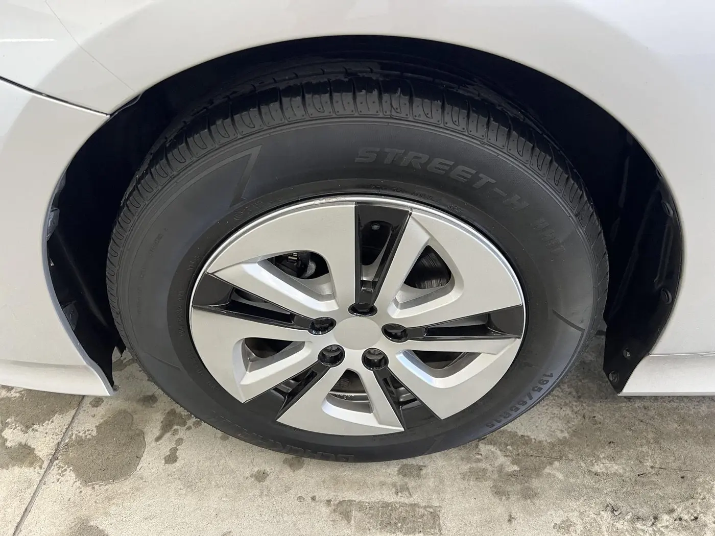 2017 Toyota Prius - $14,999