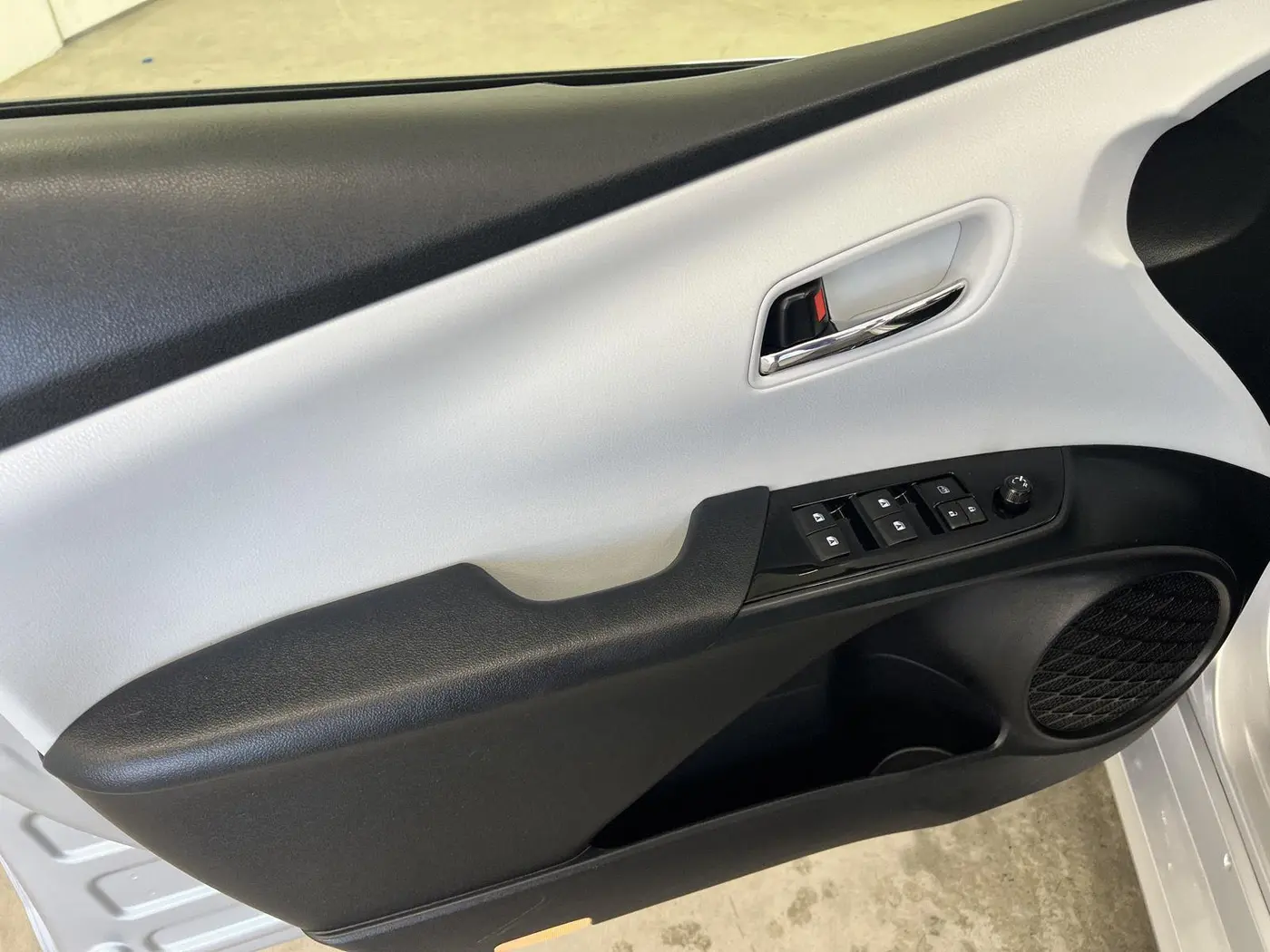 2017 Toyota Prius - $14,999