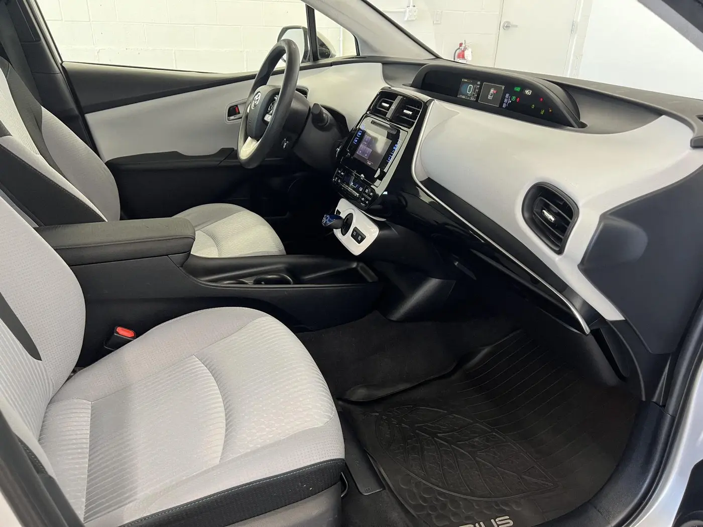 2017 Toyota Prius - $14,999