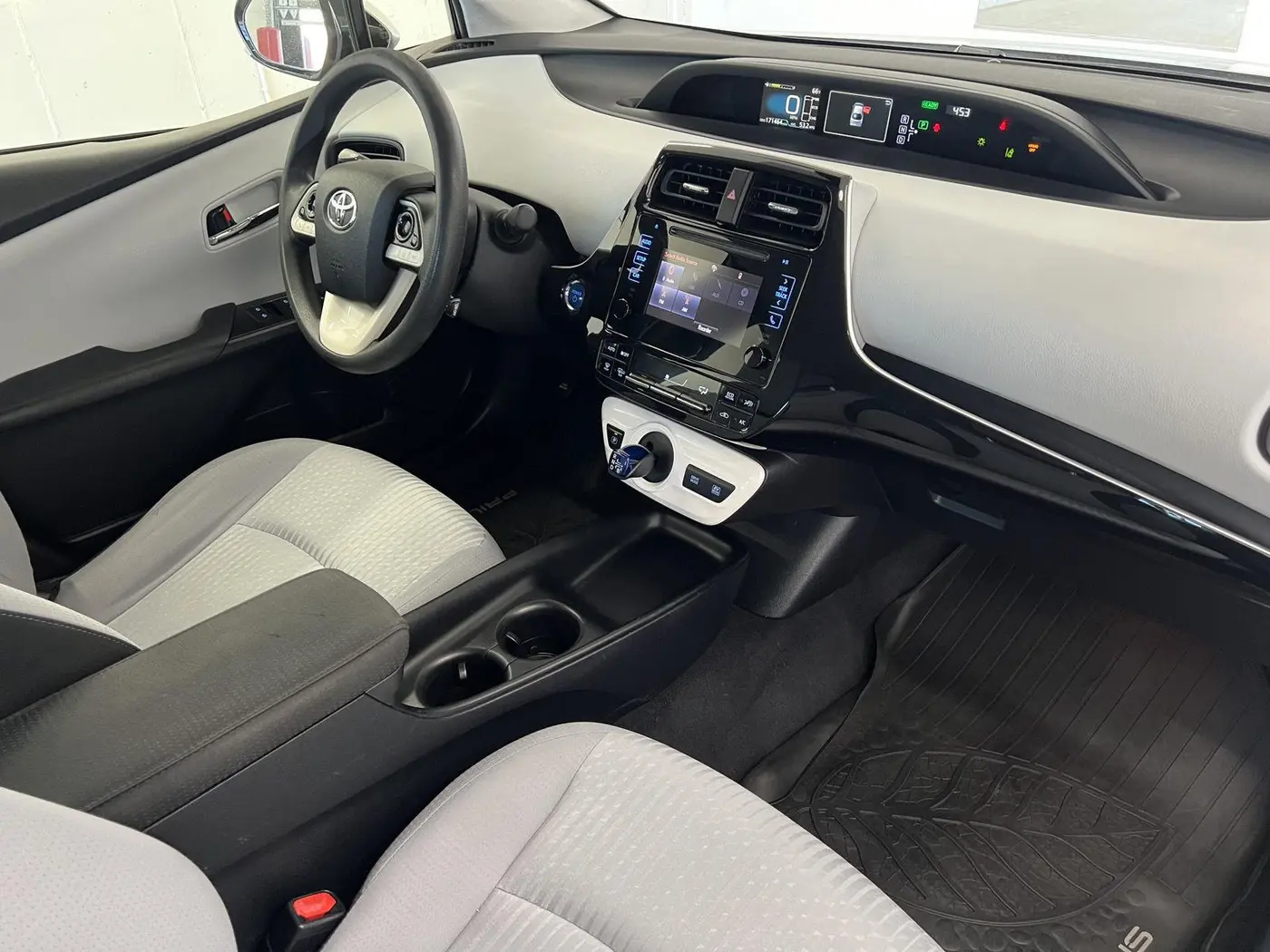 2017 Toyota Prius - $14,999