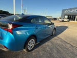 2019 Prius Thumbnail 3